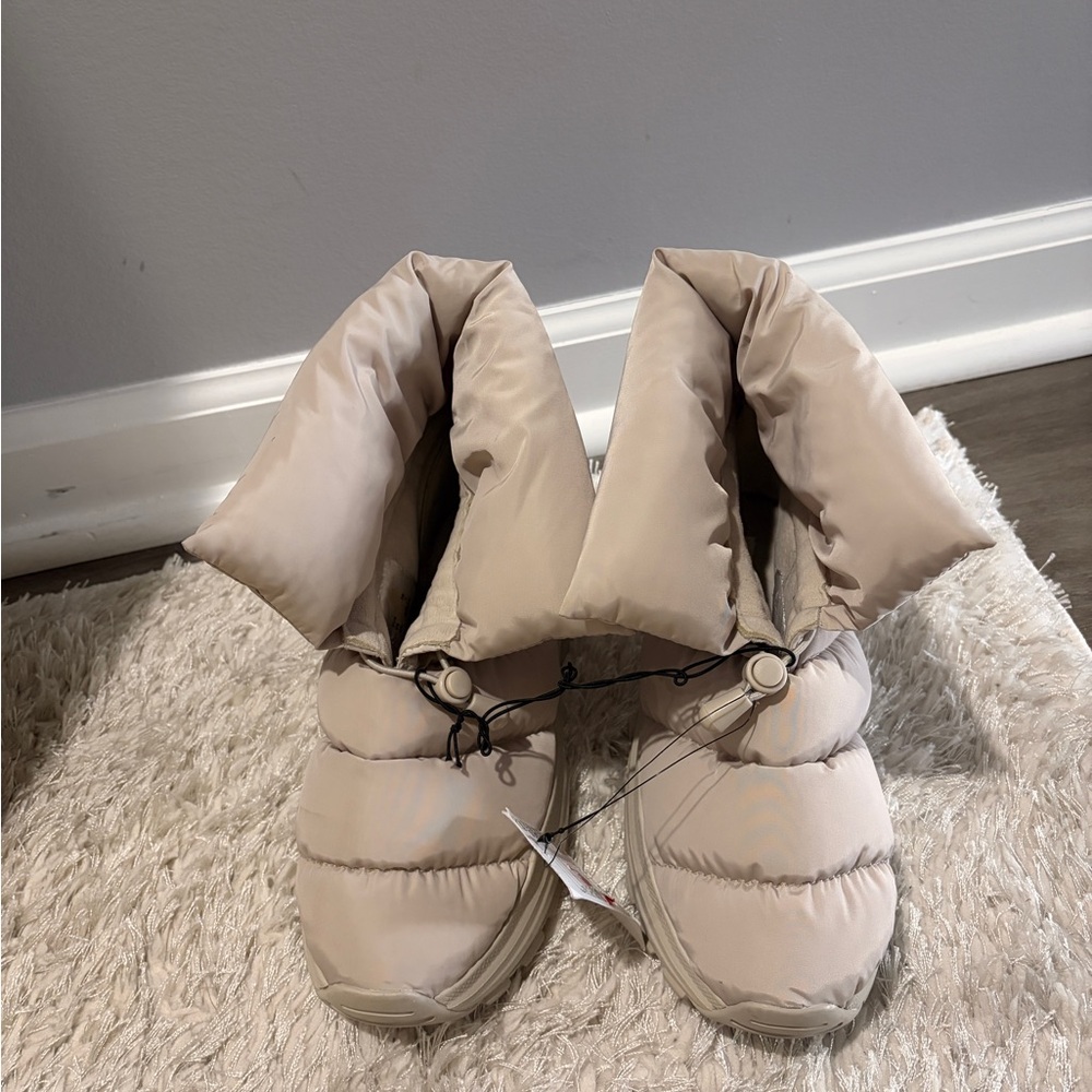 H&M Tan Puffer Snow Boots